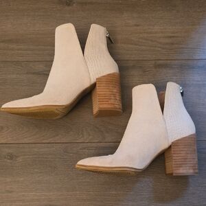 Steve Madden Darryn Elegant Cream Heeled Suede Ankle Boots